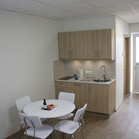 Ak Apartments آكيورِيْري الغرفة الصورة
