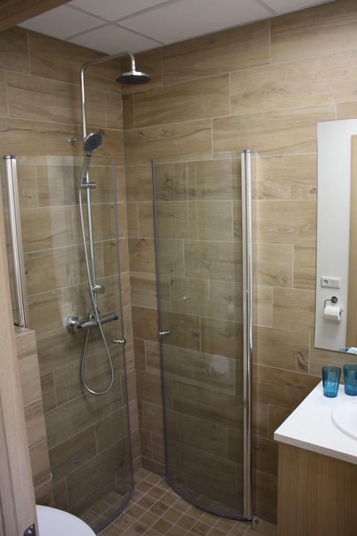 Ak Apartments آكيورِيْري الغرفة الصورة